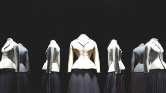 La Bar jacket di Dior e la sua evoluzione