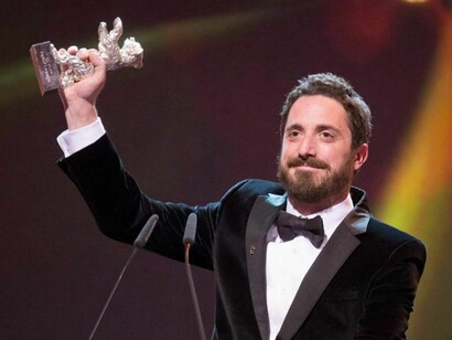 El director Pablo Larraín recoge un premio por la película "El Club"