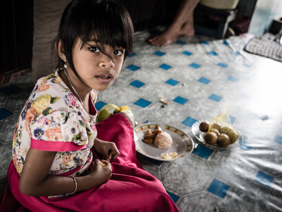 Bambina alla Longhouse Dayak del Kalimantan Timur - Foto di Riccardo Gallino