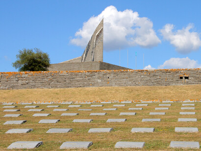 La "lama" di roccia al centro del cimitero, vista dal versante sud (ph Jacopo Baccani, (2014)