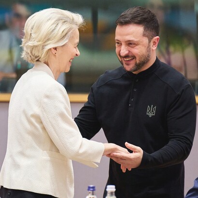 Volodymyr Zelenskyy e Ursula von der Leyen a una riunione speciale del Consiglio europeo 