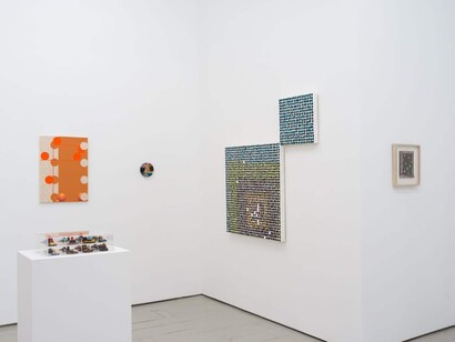 Various artists, Dot, exhibition view. Courtesy of Klaus von Nichtssagend Gallery