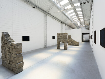 Maria Loboda, Vistas da exposição. Cortesia de Mendes Wood DM , São Paulo