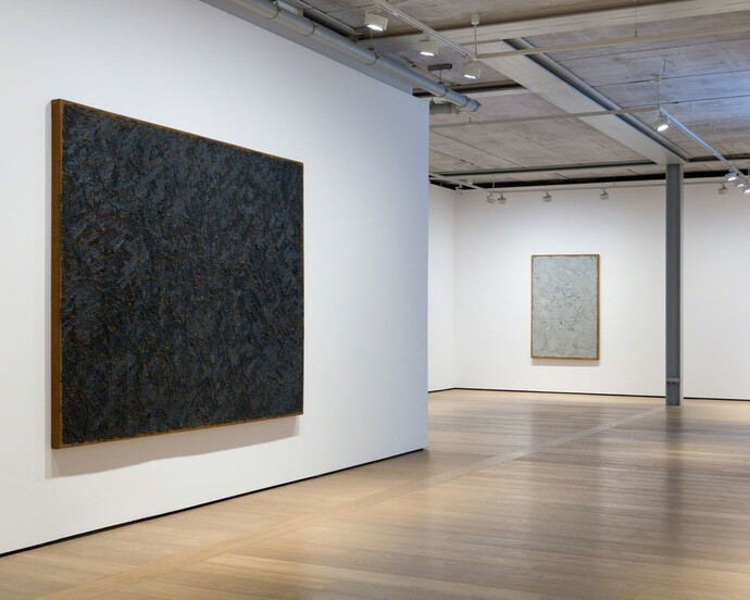 Ha Chong-Hyun, Exhibition view. Courtesy of Almine Rech