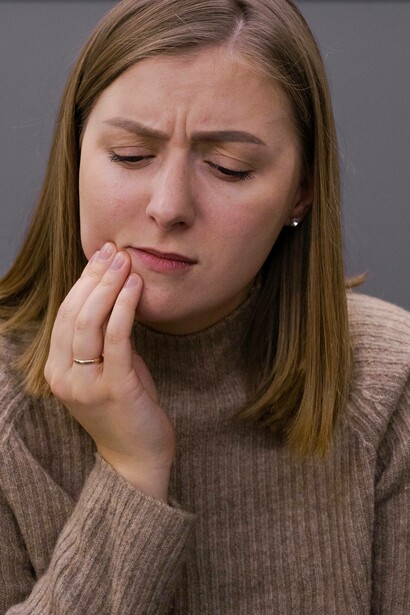 Woman in pain waiting for her dentist