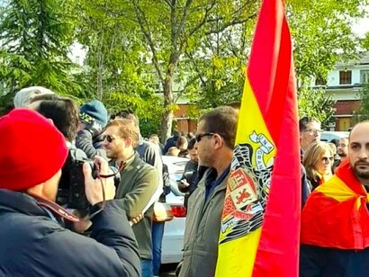 Nostálgicos del franquismo la semana pasada esperando la llegada del ataúd con los restos de Franco en el cementerio de Mingorrubio