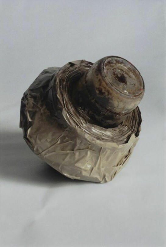 Emily Jacir, Dibbas Jar 1998, c-print on Fujiflex Crystal Archive paper, 12 x 8 in/30.5 x 20 cmphoto: Joerg Lohse