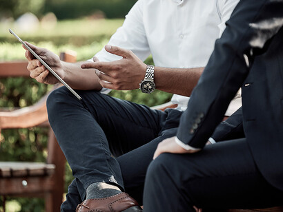 Les comparateurs d’assurances. Pour un primo-assuré, choisir un contrat pour la première fois en recourant aux sites des comparateurs d’assurance est une aubaine dont il ne faut pas s’abstenir, mais c’est également une gageure pour un novice