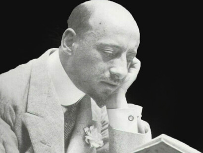 D’Annunzio, una presenza da cui non si può prescindere ma da cui, nello stesso tempo, si sente l’esigenza di distaccarsi, per dar vita a qualcosa di nuovo