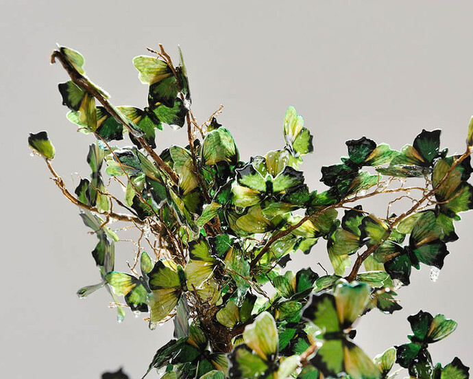 Annalù Boeretto, N.E.S.T. (Never Ending Summer Tree), vetroresina, carta, radici, inchiostri, cm 40 x 40 x 83, 2017