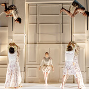 Entre chiens et louves. Avec l'aimable autorisation du Théâtre des Salins Martigues