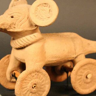 Figura zoomorfa: perro
Materiales: Cerámica
Clásico Tardío 600- 900 d.C. Estilo Nopiloa, fase II o III.
Medidas: 107 mm de alto x 171 mm de largo x 87 mm de ancho