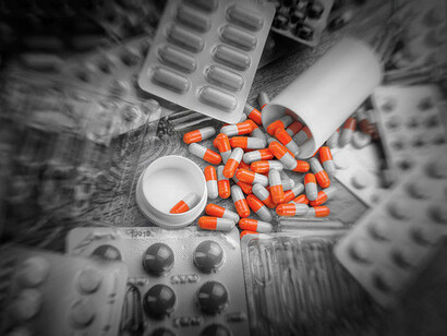 Licit and illicit drugs