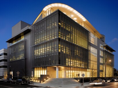 MIT Media Lab di notte, istituto di ricerca di Boston, Massachusetts, USA