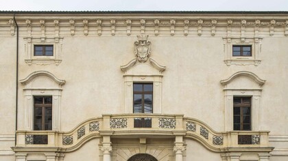 La facciata restaurata di Palazzo Ardinghelli, sede di Maxxi L'Aquila, foto Andrea Jemolo, courtesy Fondazione Maxxi