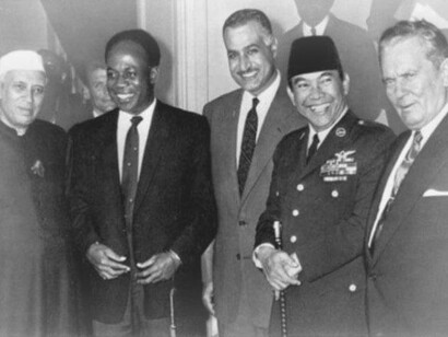 Los líderes mundiales Shri Jawaharlal Nehru de la India, Kwame Nkrumah de Ghana, Gamal Abdel Nasser de Egipto, Sukarno de Indonesia y Josip Broz Tito de Yugoslavia en la conferencia de Bandung en 1955