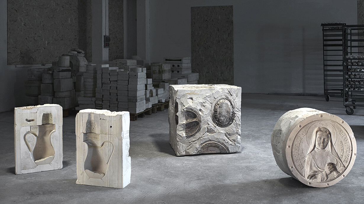 Francesco Ardini, Manufatto fossile (installation view), 2015, ancient plaster moulds, chalk, from left: 65 x 45 x 17 cm each; 75 x 75 x 75 cm; 63 x 63 x 28 cm, photo by Slow Photo Studio, courtesy Federica Schiavo Gallery, Roma
