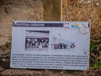 Hoy en día, Epecuén puede recorrerse siguiendo un camino señalizado que obliga a una marcha lenta, casi ritual