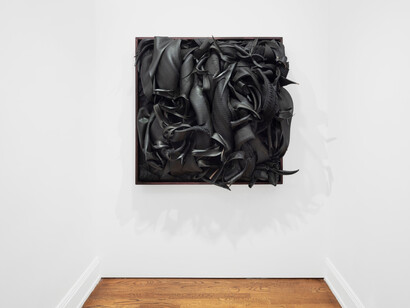 Chakaia Booker, Empty seat, exhibition view. Courtesy of David Nolan Gallery 