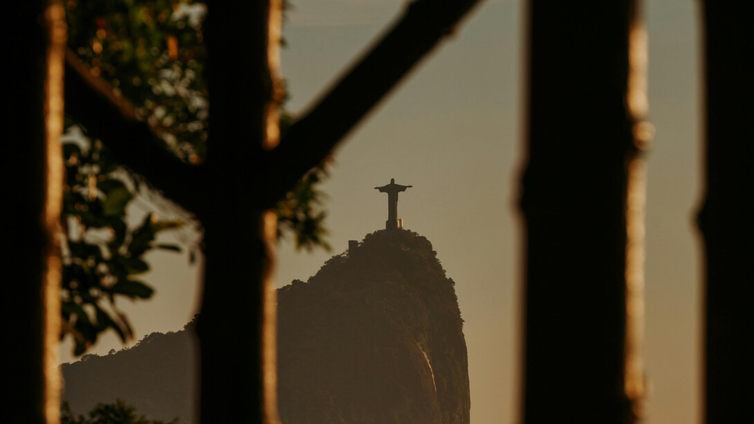 A jornada de uma reflexão crítica, das décadas passadas ao cenário atual, revela a complexa relação entre estado, movimentos sociais e a cidadania no Brasil