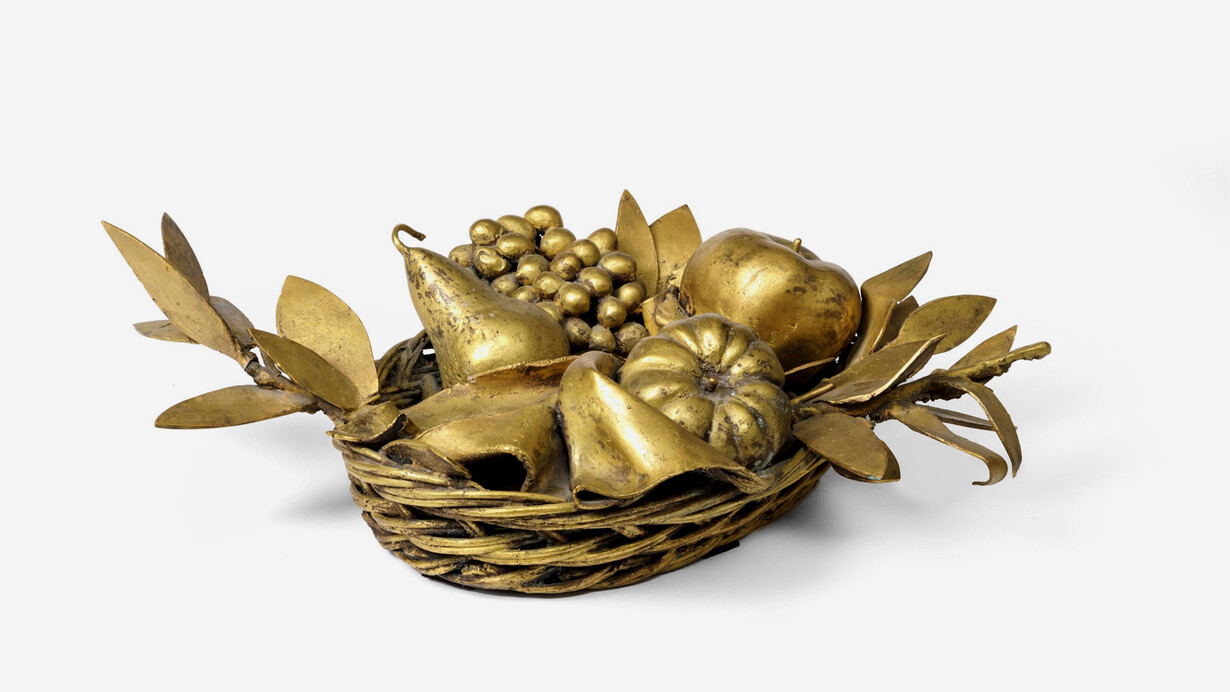 Giacomo Manzù, Cestino, 1984. Courtesy of Rosenberg & Co.