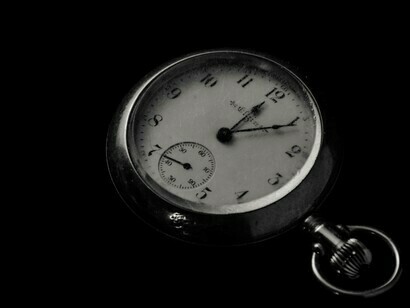 Une élégante montre de poche affichant l'heure pour quelqu'un qui y attache de l'importance