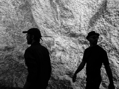 Vista del interior de la "Caverna del Pont Neuf", 2026. Instalación en sitio específico. J.R. Foto: AKEZ