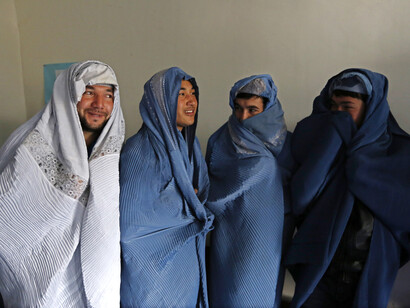 Uomini col burka