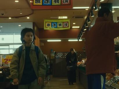 In Shoplifters, Hirokazu Kore-eda portrays a makeshift family navigating poverty in Japan, relying on shoplifting and mutual care as they struggle to survive