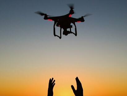 Dron alzando el vuelo