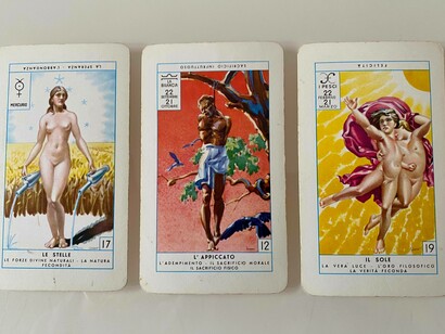 Tarocchi con Zodiaco, carte "Le Stelle", "L'Appiccato", "Il Sole"