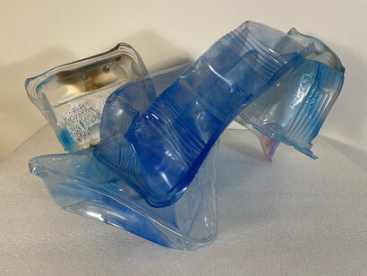Vernita Nemec, Hopelessly Blue, 9 x 10 x 18 in. pedestal. Courtesy of the artist and Carter Burden Gallery