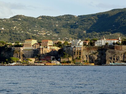 Il Festival di Sorrento celebra l'artigianato e l'innovazione, con esposizioni di aziende che incarnano l'originalità e l'autenticità del Made in Italy
