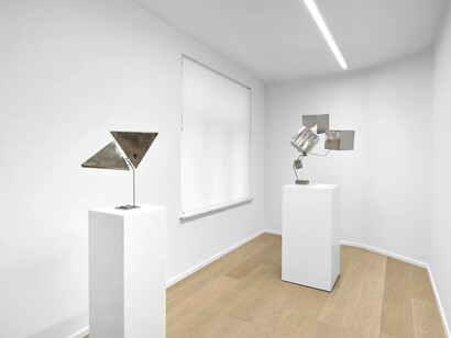 George Rickey, Ordered movement, exhibition view. Courtesy of Maruani Mercier