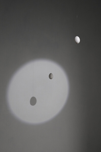 Urs Fischer, Gänseeier Eclipse,
2001-2002,
two goose or chicken eggs, nylon filament, glue, theatre spotlight,
dimensions variable,
edition 1 of 2 + a/p, Copyright the artist, courtesy Sadie Coles, HQ, London