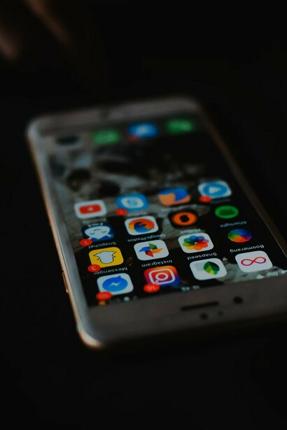 Nel 2023 è socialmente inaccettabile essere irreperibile per qualche ora. Sono veramente poche le persone che non possiedono uno smartphone e che hanno uno stile di vita disconnesso