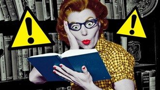 Nell'immagine, una donna sconvolta da ciò che legge