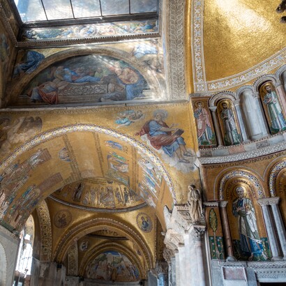 Proprio il dialogo tra architettura e suono rese San Marco uno dei principali laboratori europei per la sperimentazione della spazializzazione musicale tra Rinascimento e Barocco. Basilica di San Marco, Venezia, Italia