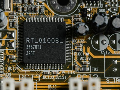 La computación cuántica utiliza qubits para superar los límites físicos de los microchips actuales