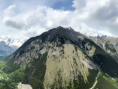 At 900 meters above sea level, Morgex sits in the shadow of Mont Blanc, where the climate naturally protects grapevines from phylloxera © Donatella Polizzi