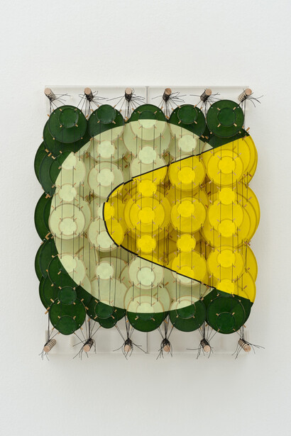 Jacob Hashimoto, The Lemma,
2015,
57 x 43 x 20 cm,
bambù, dacron, carta,
nylon, acrilico e pigmenti
/ bamboo, dacron, paper,
nylon, acrylic and pigments,foto Michele Alberto Sereni, courtesy Studio la Città