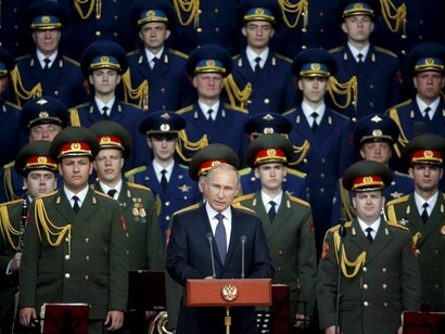 El presidente ruso Vladimir Putin junto a los altos mandos de su ejército