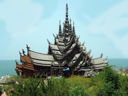 Santuario de la Verdad en Pattaya, Tailandia. El hombre crea el mundo objetivo y de allí extrae el conocimiento