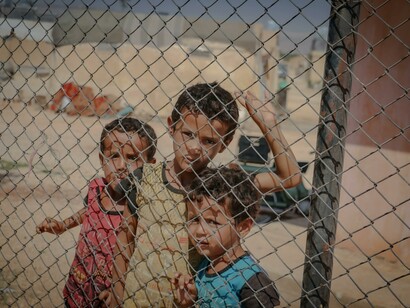 Meninos em Idlib, província de Idlib, Síria