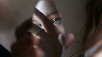 Lo sguardo accoglie ed è accolto e accogliere è comprendere