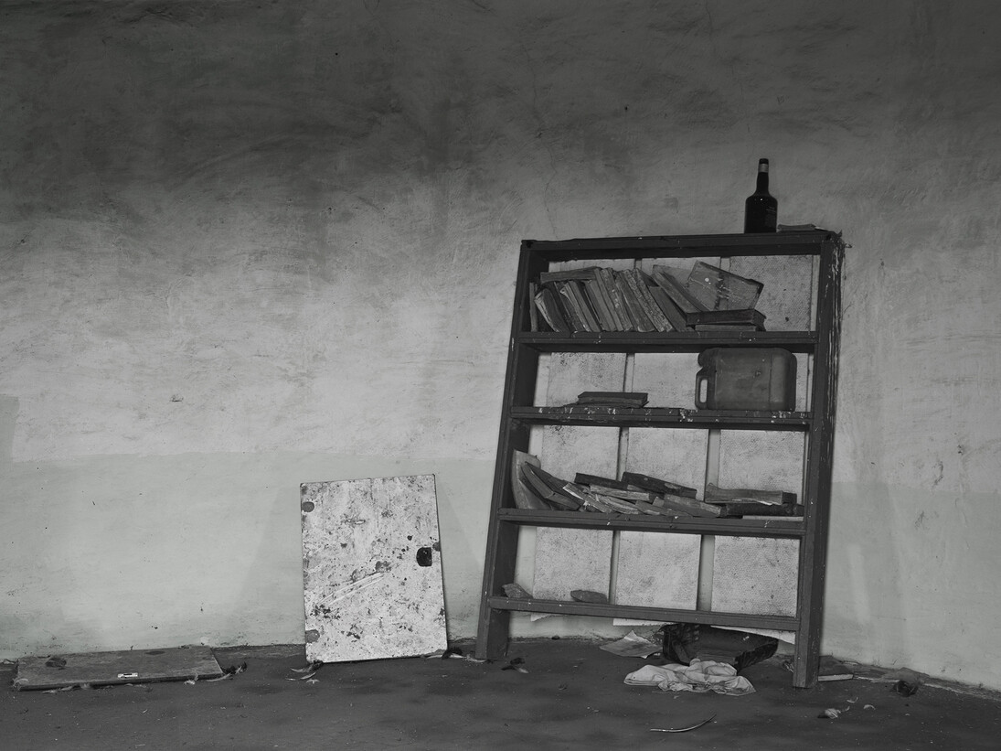 Hannah Collins, The Road to Mvezo. Reading - Umtata, Mandela's Teenage Home, National Monument, 2007-08