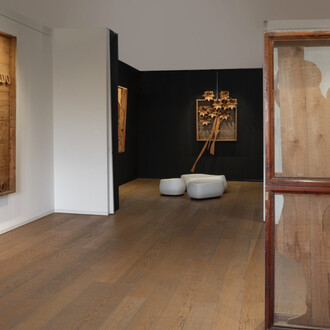 Mario Ceroli, Mito e materia, vista della mostra. Cortesia di Tornabuoni Art