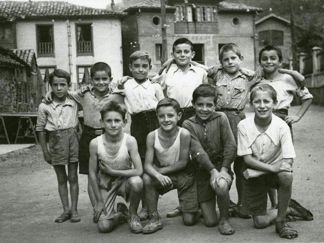 La vida por delante, La infancia en la calle, 1941-1951, Fotografías de Valentín Vega. Courtesy of MNA