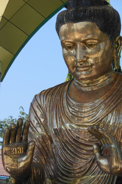 Feminine Buddha statue