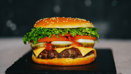 El 1 de abril de 1998 se publicó en el periódico 'USA Today' un anuncio a toda página que promocionaba el Whooper para zurdos